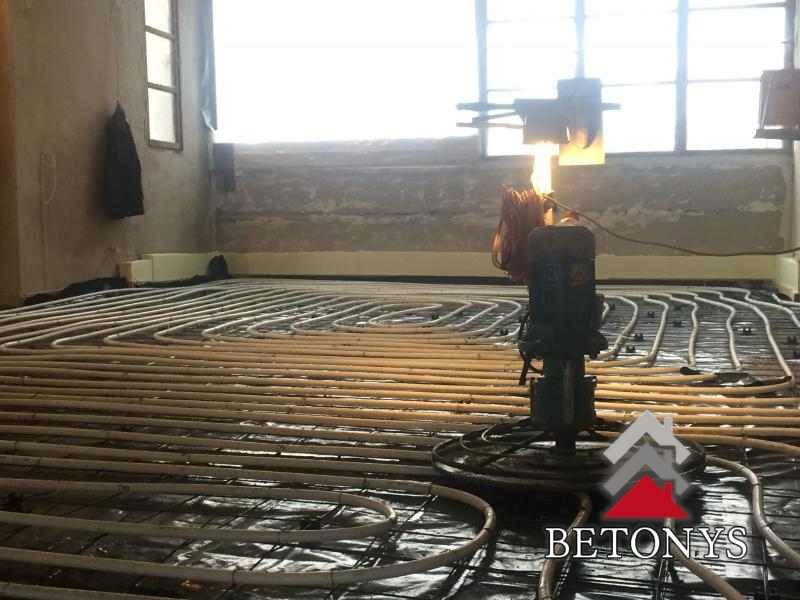 Vandeniu šildomos grindys